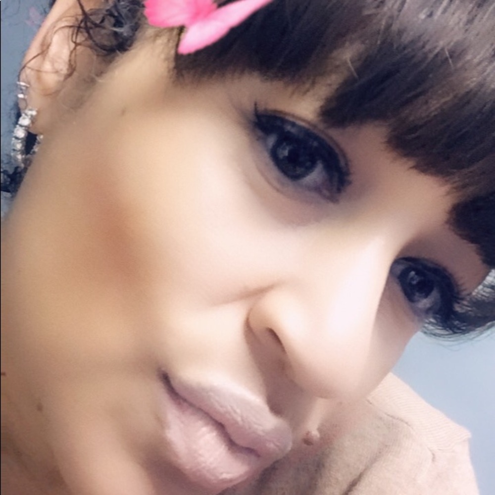Meet your Posher, Monica